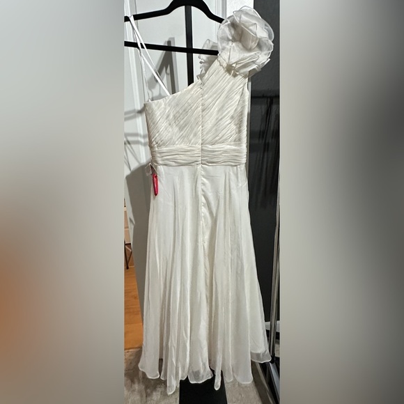 Mac Duggal || Flower Cocktail Dress | White - Picture 4 of 7